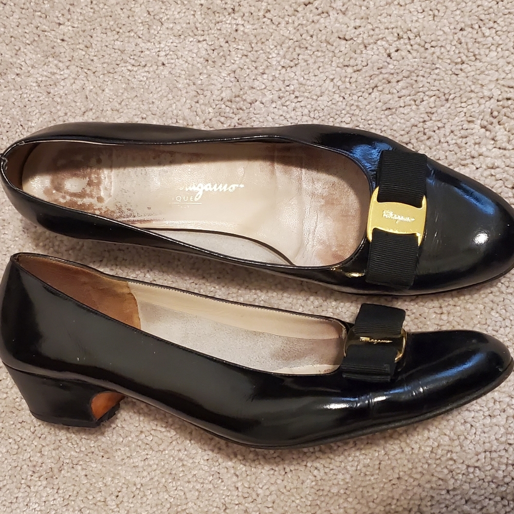 Black Vintage Ferragamo Vera Bow Pump 10.5